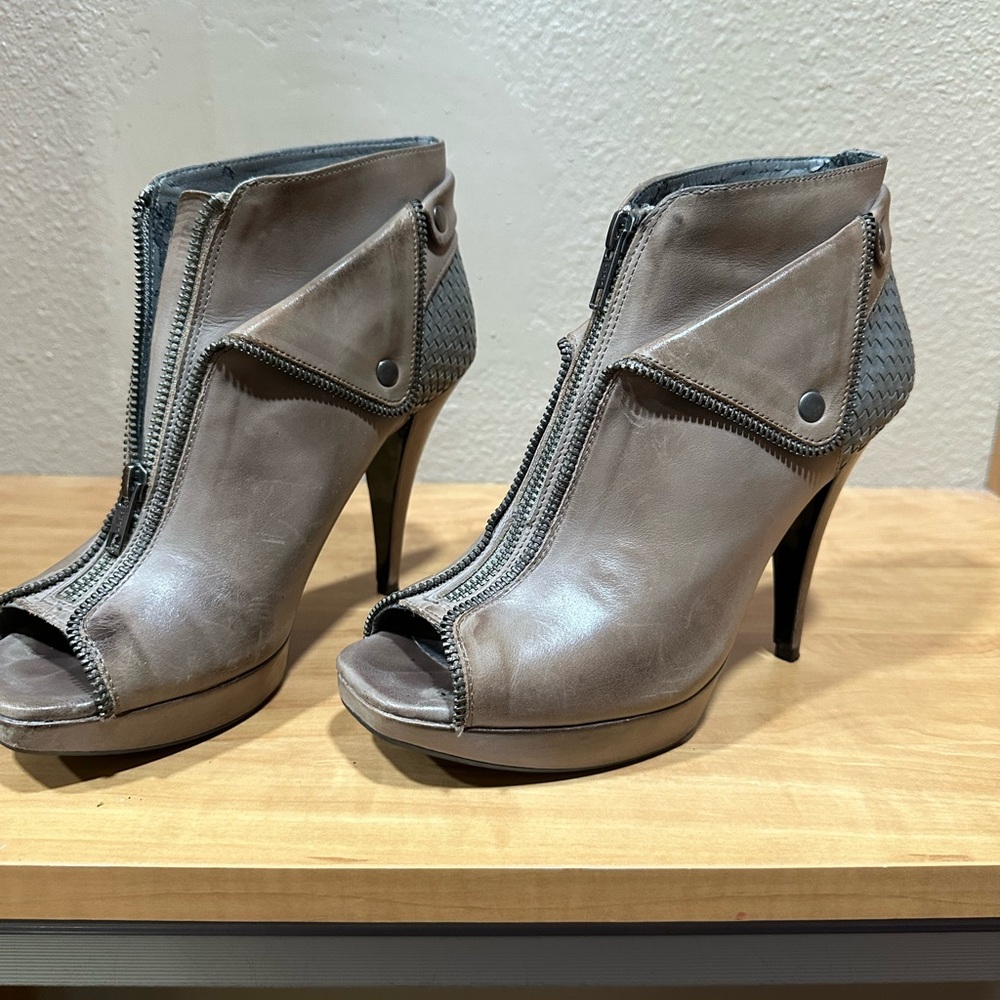 Gianni Bini Gray Peep-Toe Heels with Zipper Detail